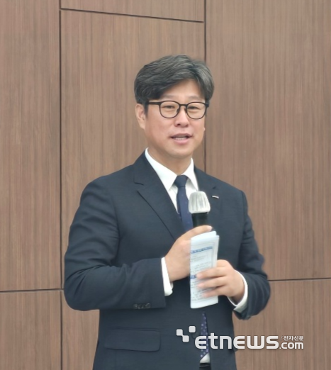 이상엽 포항시 일자리경제국장이 협약식에 앞서 인사말을 하고 있다.