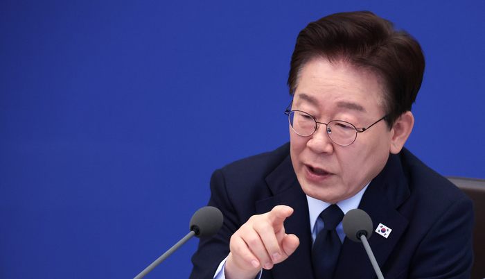 이재명 대통령이 6일 청와대에서 열린 국무회의 겸 비상경제점검회의에서 발언하고 있다. 연합뉴스
