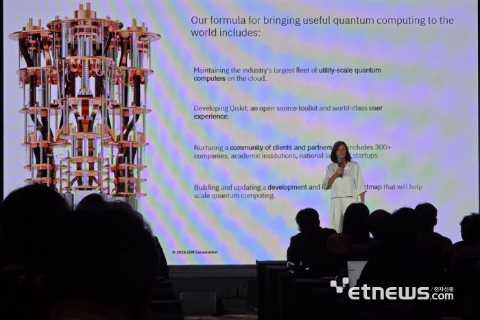 페트라 플로리주네 IBM 퀀텀 글로벌 세일즈 총괄 디렉터가 19일 서울 여의도 콘래드호텔에서 열린 'IBM 아시아태평양 퀀텀 커넥트'에서 키노트하고 있다. ⓒ박종진기자