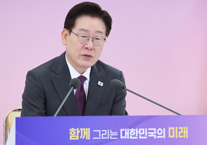 이재명 대통령이 21일 청와대에서 열린 대통령 자문회의·위원회 간담회에서 발언하고 있다. 연합뉴스