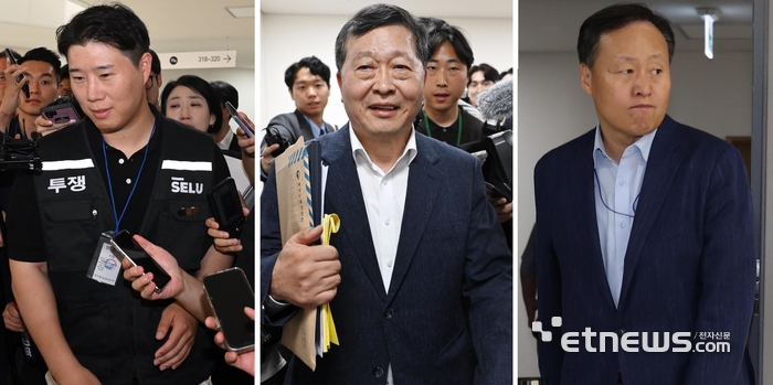 삼성전자 노사 간 2차 사후조정회의가 정부세종청사 중앙노동위원회에서 열렸다. 정부가 긴급조정권 발동 가능성까지 시사한 가운데 열리는 이번 2차 사후조정은 총파업 예고일을 사흘 앞두고 마지막 교섭이 될 전망이다. 왼쪽부터 최승호 삼성그룹 초기업노동조합 삼성전자지부 위원장, 박수근 중앙노동위원회 위원장, 여명구 사측 대표교섭위원(DS 피플팀장). 세종=이동근기자 foto@etnews.com