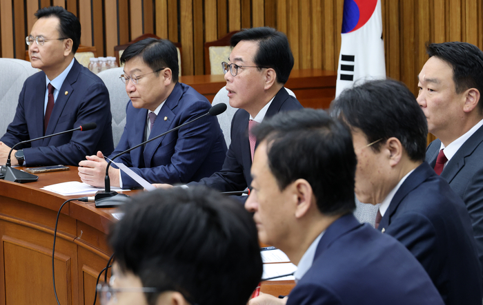 국민의힘 송언석 원내대표가 8일 국회에서 열린 원내대책회의에서 모두발언을 하고 있다. 연합뉴스