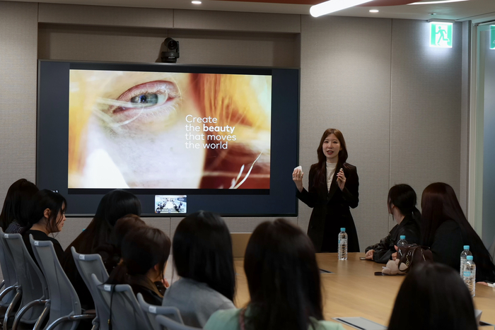 유한대학교는 의료뷰티학과 뷰티화장품전공 학생들이 지난 7일 로레알코리아(L'Oreal Korea) 서울 본사를 방문해 현장 견학 및 직무 멘토링 프로그램을 진행했다.(사진=유한대)