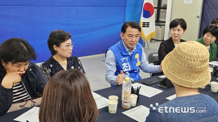 최현덕 더불어민주당 남양주시장 후보가 19일 대한간호조무사협회 남양주지회를 만나 간담회를 가졌다. 최현덕 남양주시장 후보 선거사무실 제공.