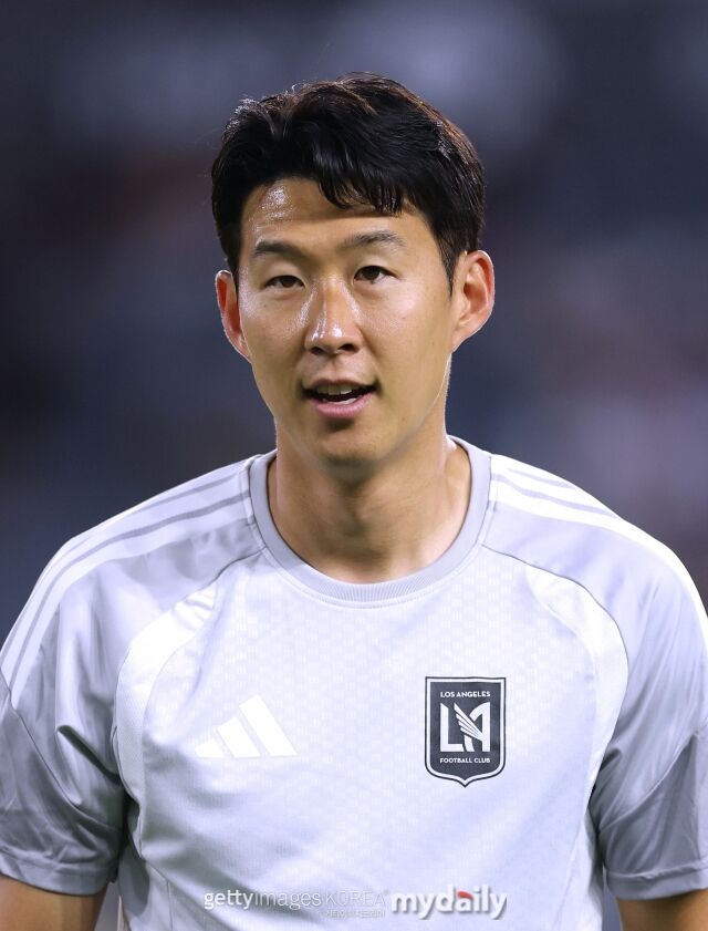 손흥민(LAFC)이 지난 3월 세인트 루이스 시티와의 경기를 앞두고 몸을 풀고 있다./게티이미지코리아