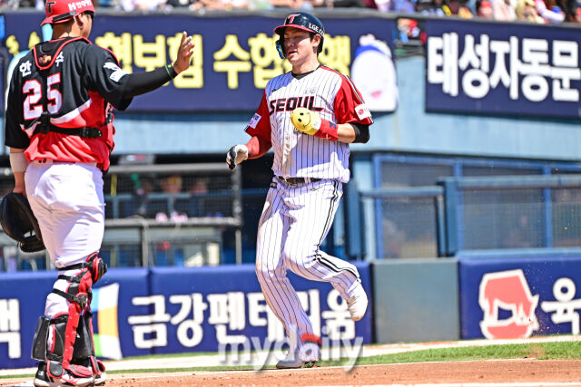 [MD포토] 홍창기 '여유있는 선취득점'