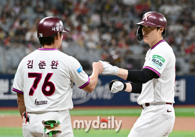 2026년 5월 27일 오후 서울 고척스카이돔에서 열린 '2026 신한 SOL KBO리그' KIA 타이거즈와 키움 히어로즈의 경기. 키움 임병욱이 1회말 1사 1루서 안타를 친 뒤 기뻐하고 있다./마이데일리