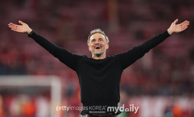 2026년 5월 7일 독일 뮌헨의 알리안츠 아레나에서 펼쳐진 2025-26시즌 UCL 준결승 2차전 바이에른 뮌헨과의 맞대결에서 1-1으로 비긴 뒤 결승 진출이 확정되자 기뻐하는 엔리케 감독. /게티이미지코리아