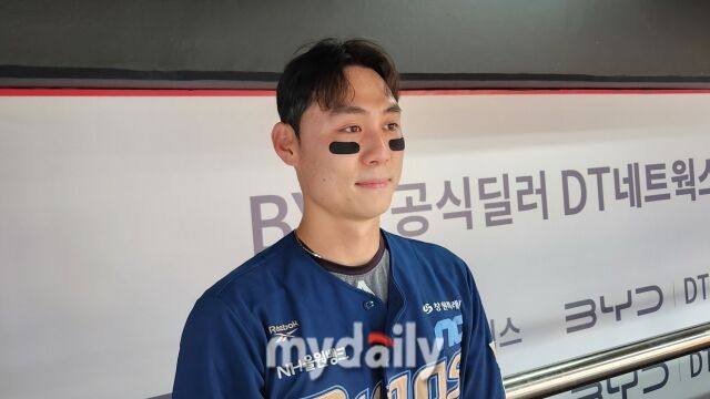 한석현이 5월 24일 수원 KT위즈파크에서 취재진과 인터뷰를 하고 있다./수원=김경현 기자