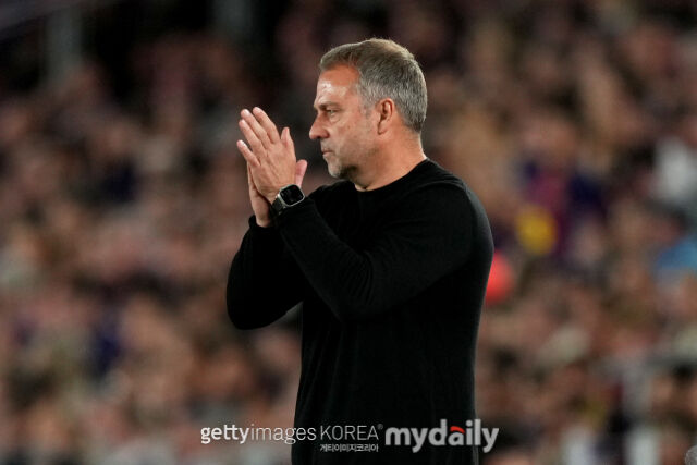 '부친상'을 당한 한지 플릭 바르셀로나 감독이 2026년 5월 11일 스페인 바르셀로나의 스포티파이 캄노우에서 펼쳐진 2025-26시즌 스페인 프리메라리가 35라운드 레알 마드리드와의 맞대결에서 2-0으로 승리하며 바르셀로나의 우승을 이끌었다. /게티이미지코리아