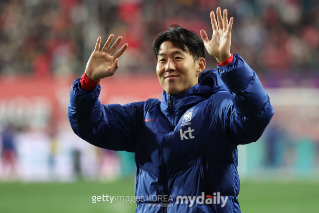 글로벌 매체 '비사커'는 26일 손흥민(LA FC)과 대한민국 축구대표팀의 월드컵 성적에 대해 비관적인 전망을 내놓았다./게티이미지코리아
