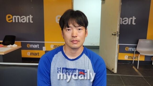 백정현이 5월 26일 인천 SSG 랜더스필드에서 취재진과 인터뷰를 하고 있다./인천=김경현 기자