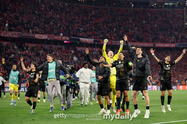 PSG가 7일 독일 뮌헨에서 열린 바이에른 뮌헨과의 2025-26시즌 UEFA 챔피언스리그 4강 2차전에서 1-1 무승부를 기록해 결승 진출을 확정했다.