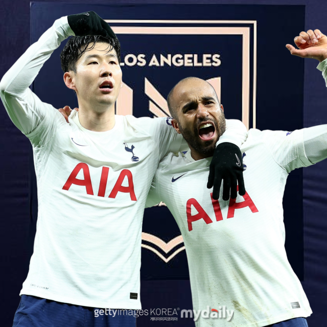 상파울루가 4일 구단 홈페이지를 통해 LA FC와 이적설에 휩싸인 루카스 모우라의 아킬레스건 파열 부상 소식을 발표했다. 토트넘 홋스퍼 시절 골을 넣은 뒤 기뻐하고 있는 모우라(오른쪽)와 손흥민./게티이미지코리아
