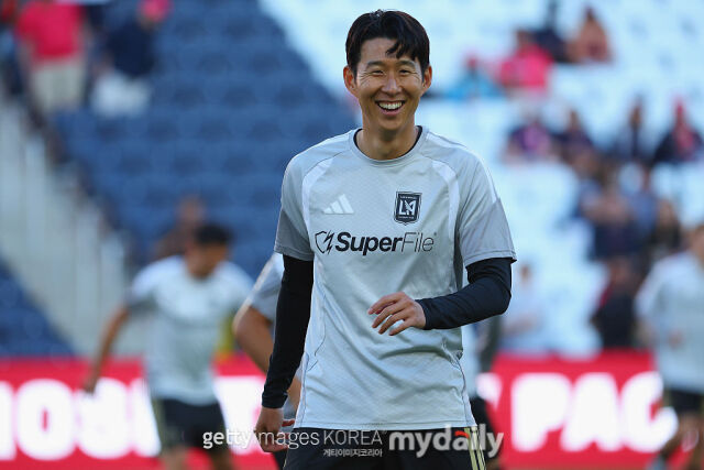 손흥민은 23일(이하 한국시각) 구단 공식 기자회견을 통해 다가오는 2026 국제축구연맹(FIFA) 북중미 월드컵을 두고 기대감을 표출했다.\게티이미지코리아