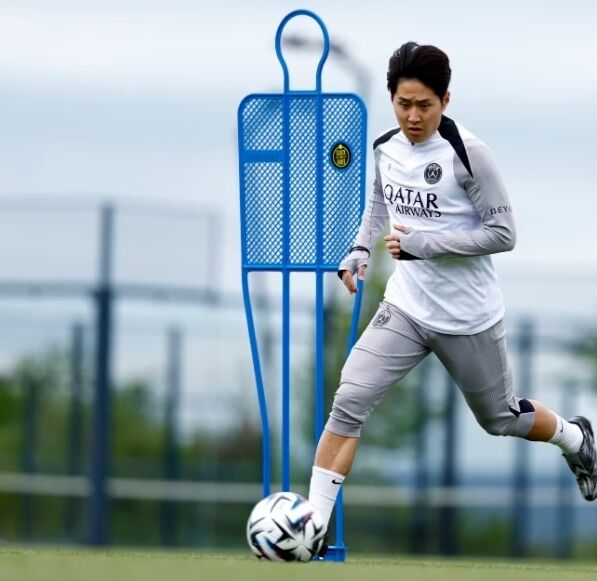 PSG가 12일 이강인의 발목 부상을 발표했다./PSG