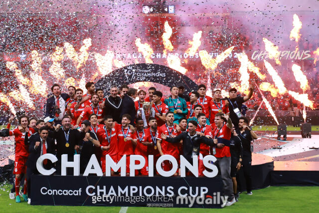 손흥민의 소속팀 LA FC를 꺾고 결승에 진출했던 톨루카가 북중미축구연맹(CONCACAF) 챔피언스컵 결승전에서 승부차기 끝에 티그레스를 꺾고 우승을 차지했다./게티이미지코리아