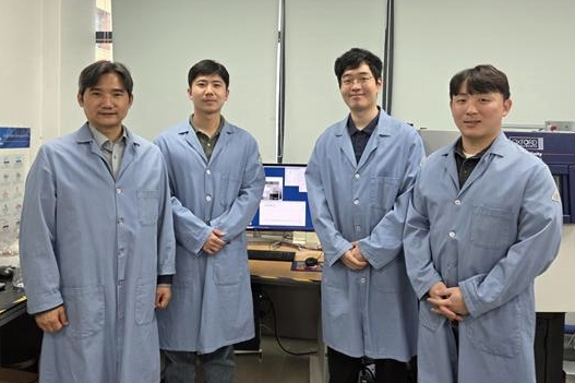 (왼쪽부터)KAIST 홍승범 교수, 김성현 석-박사통합과정, 최영우 박사, 조윤한 박사. KAIST