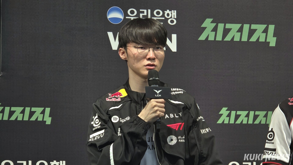 ‘페이커’ 이상혁이 20일 서울 종로구 롤파크 LCK 아레나에서 기자회견에 참석해 발언하고 있다. 김영건 기자