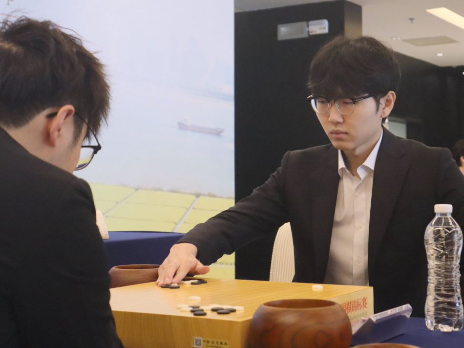 ‘바둑 황제’ 신진서 9단이 중국 랴오위안허를 제압했다. 한국기원 제공