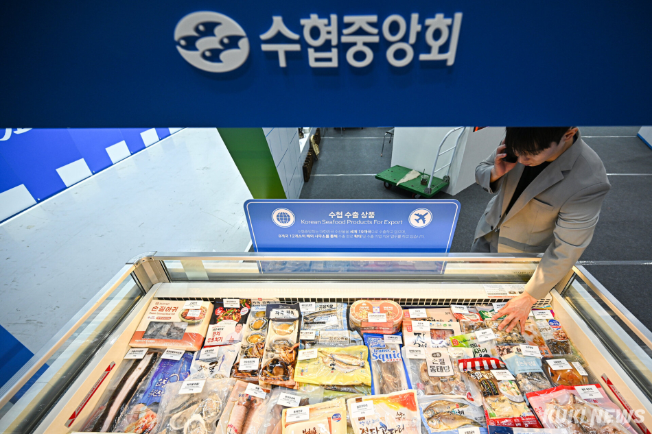 19일 서울 강남구 코엑스 B홀에서 열린 ‘코리아씨푸드쇼 2026’에 수산식품 관련 부스가 마련돼 있다.