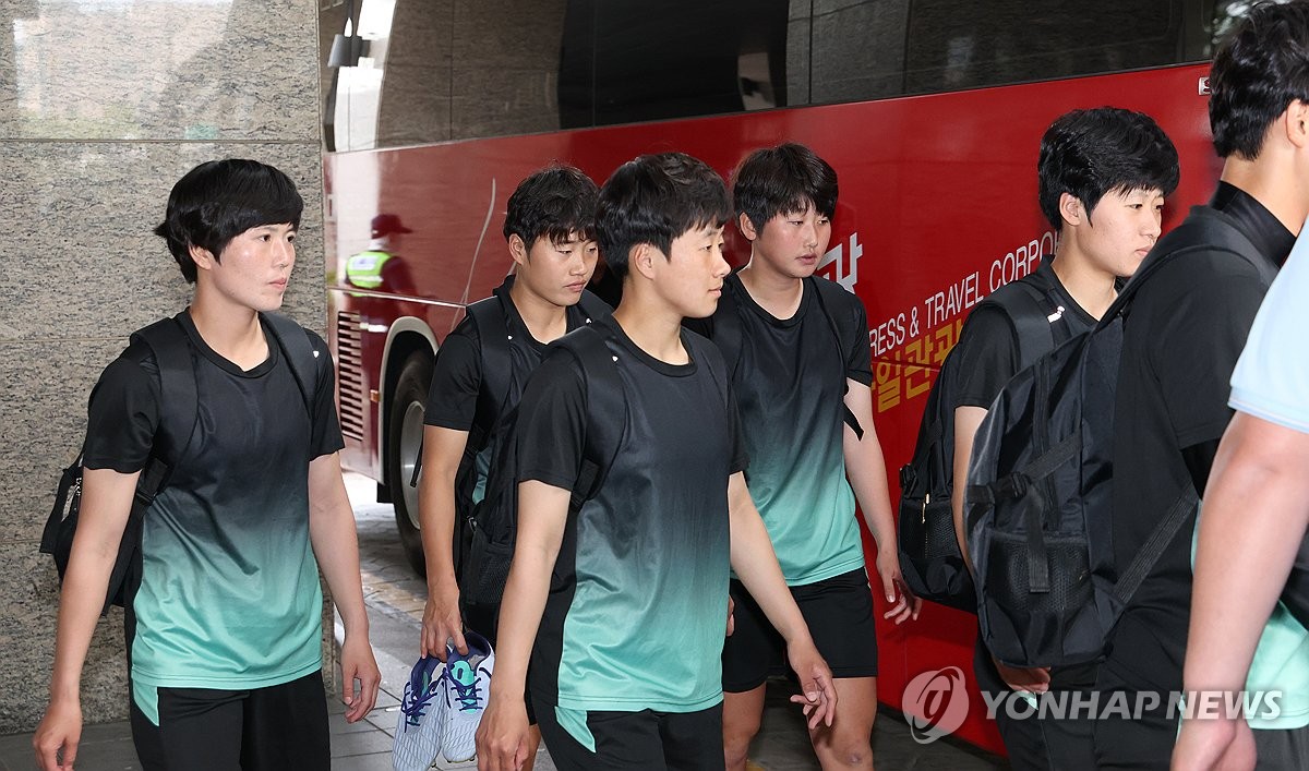 북한 내고향단 입국 현장 / 연합뉴스