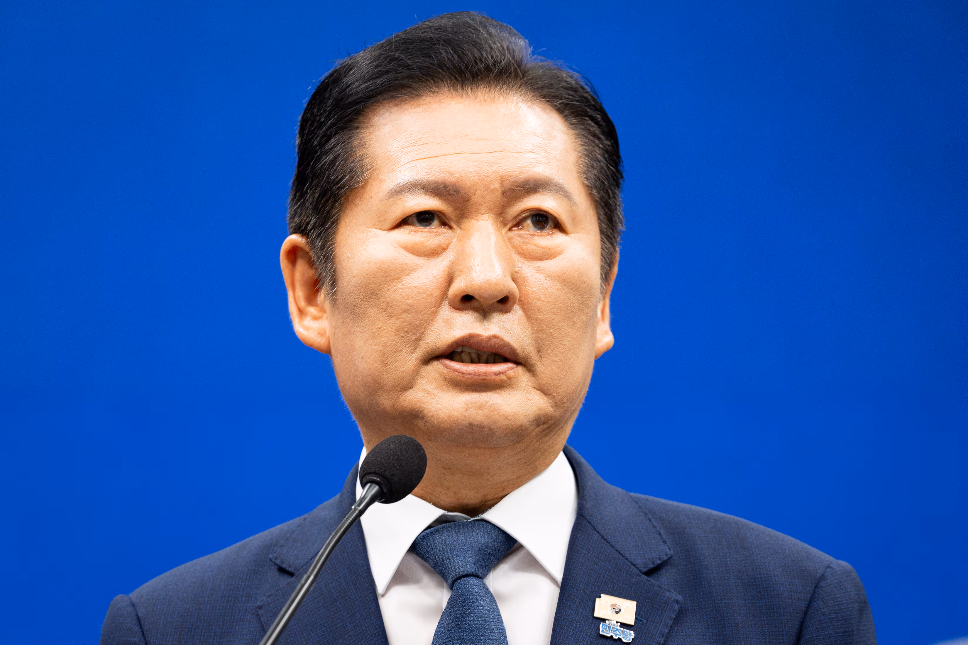 정청래 더불어민주당 대표가 6·3 지방선거를 21일 앞둔 13일 서울 여의도 국회에서 기자회견을 하고 있다./뉴스1