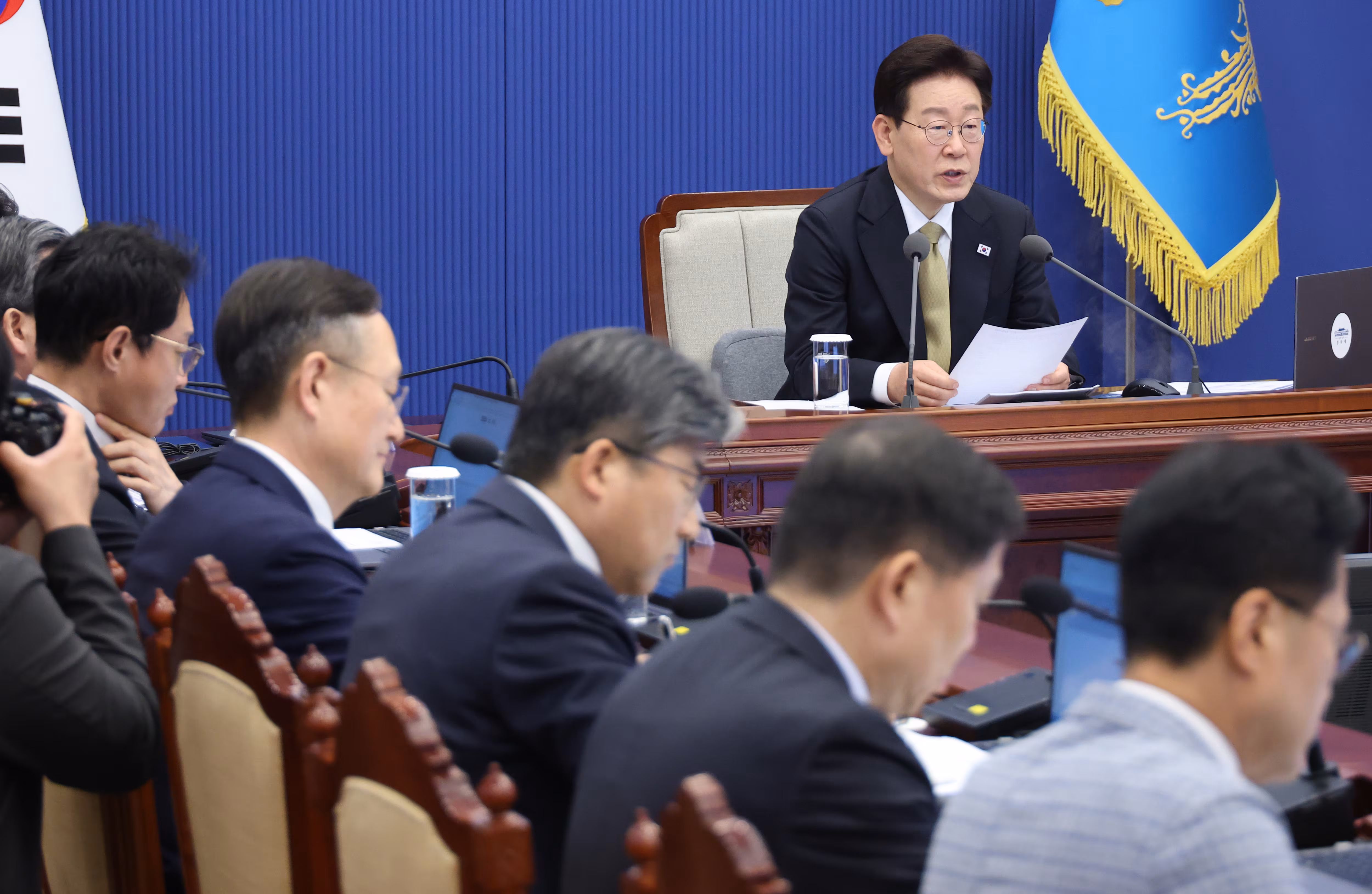 이재명 대통령이 14일 청와대에서 열린 수석보좌관회의에서 발언하고 있다. /뉴스1