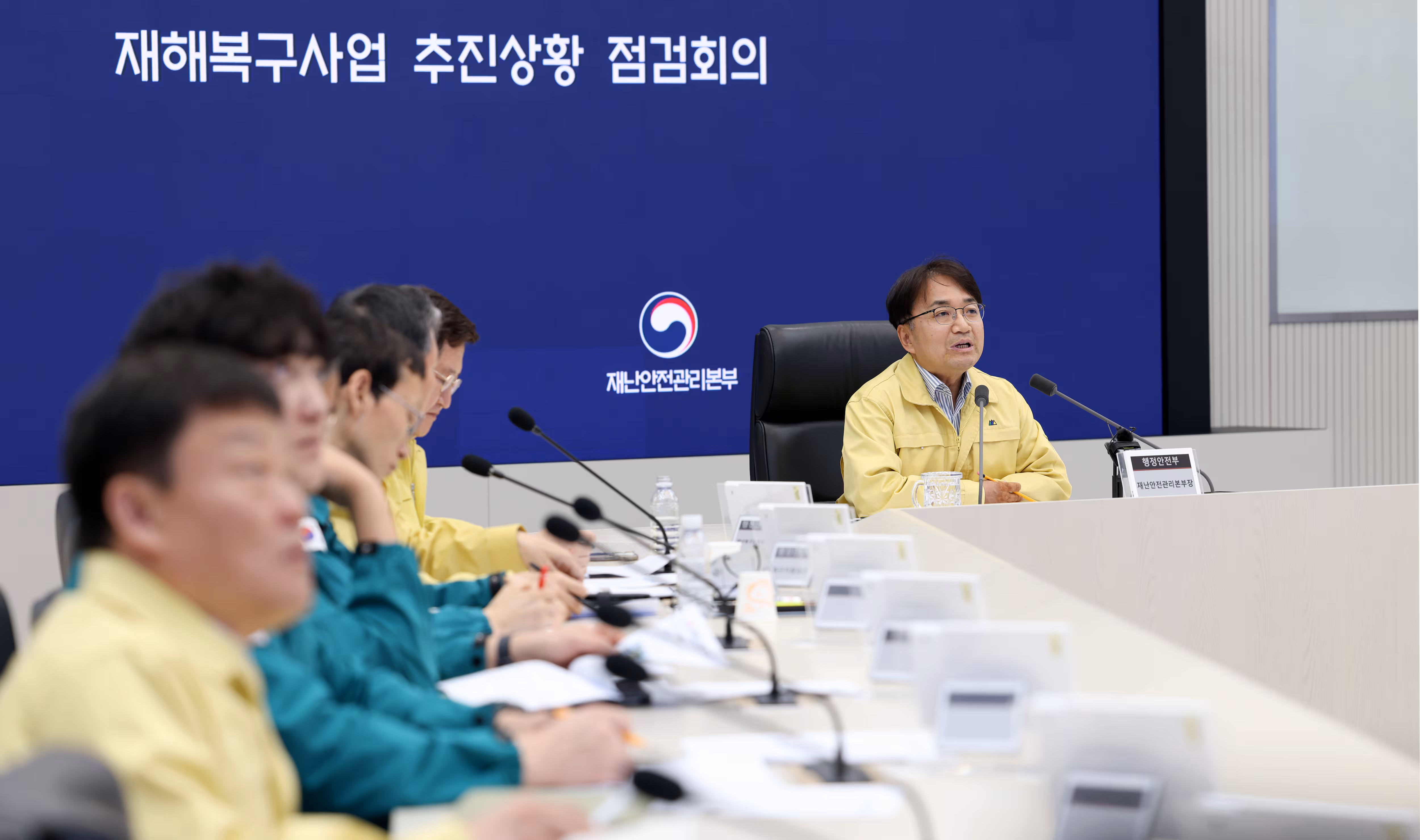 김광용 행정안전부 재난안전관리본부장이 4일 정부세종청사 중앙재난안전상황실에서 ‘재해복구사업 추진상황 점검회의’를 주재하고 있다. /행정안전부 제공