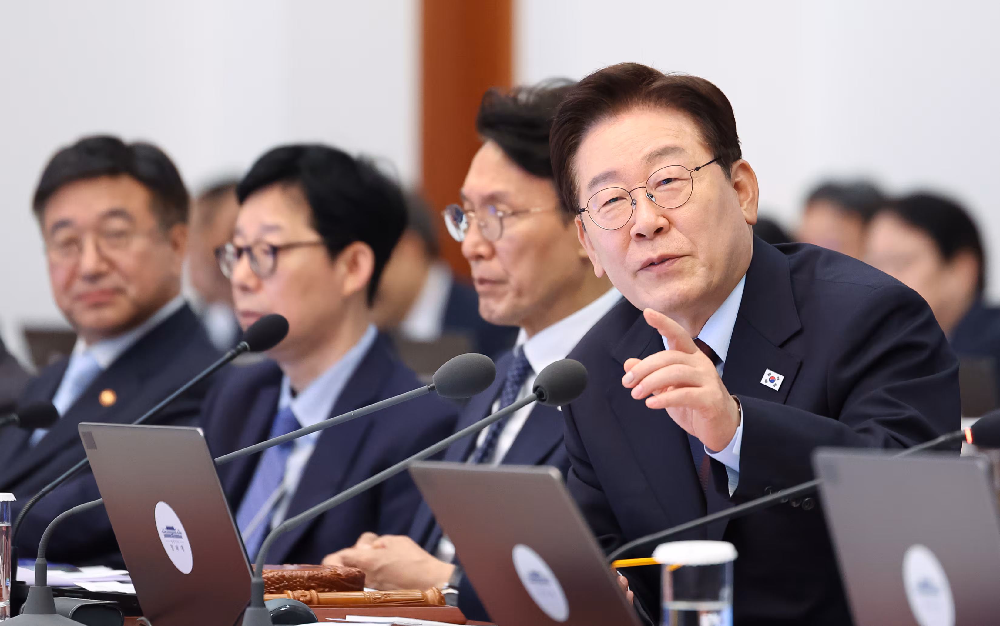 이재명 대통령이 26일 청와대에서 열린 국무회의 겸 비상경제점검회의에서 발언하고 있다. /연합뉴스