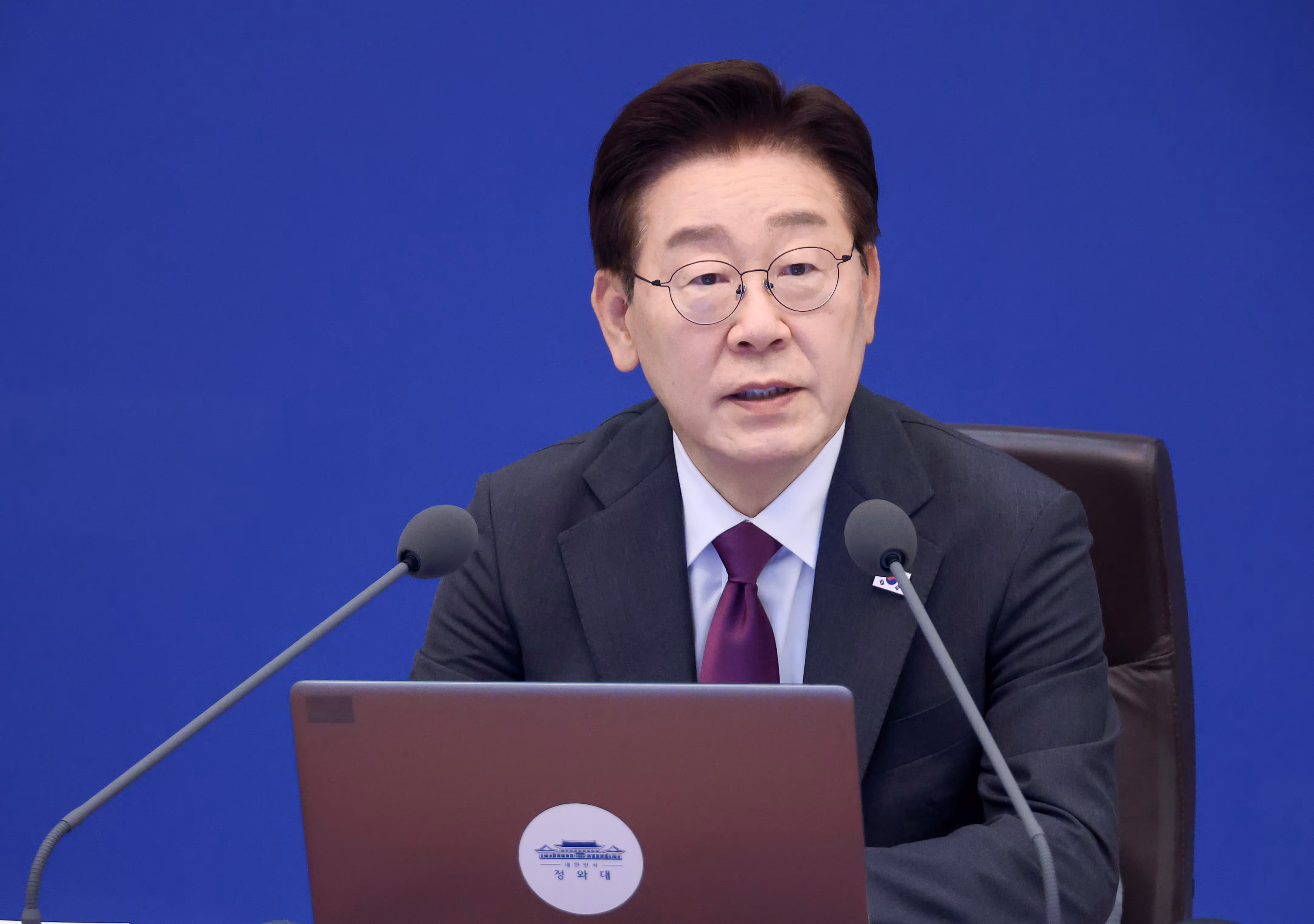 이재명 대통령이 21일 청와대에서 열린 수석보좌관회의에서 발언을 하고 있다. /뉴스1
