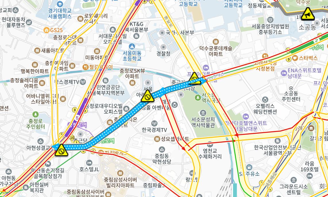 26일 오후 서울 서대문구 서소문 고가차도 철거 현장에서 붕괴 사고가 발생, 충정로와 경찰청 앞 도로 등이 통제 중이다. /서울교통정보센터 캡처