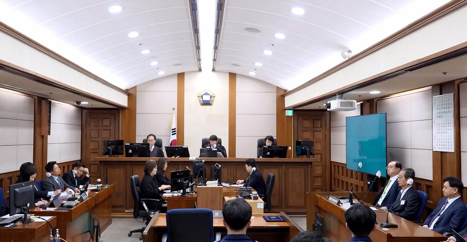 12·3 내란에 가담한 혐의로 재판에 넘겨진 한덕수 전 국무총리가 7일 서울고법에서 열린 항소심 선고공판에 출석해 있다./서울고법 제공