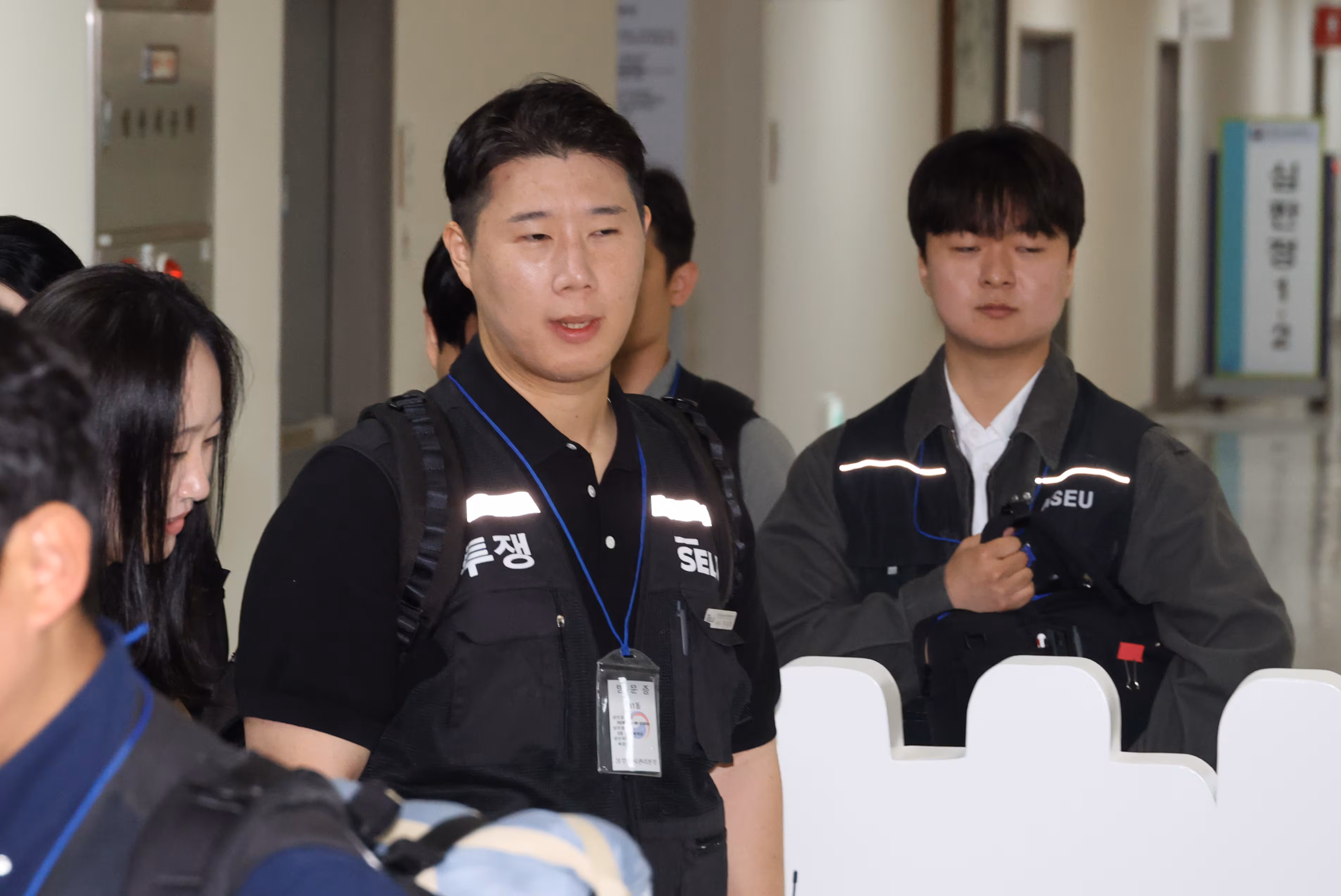 삼성그룹 초기업노동조합 삼성전자지부 최승호 위원장이 18일 정부세종청사 중앙노동위원회에서 열리는 2차 사후조정 회의에 참석하며 발언하고 있다. /연합뉴스