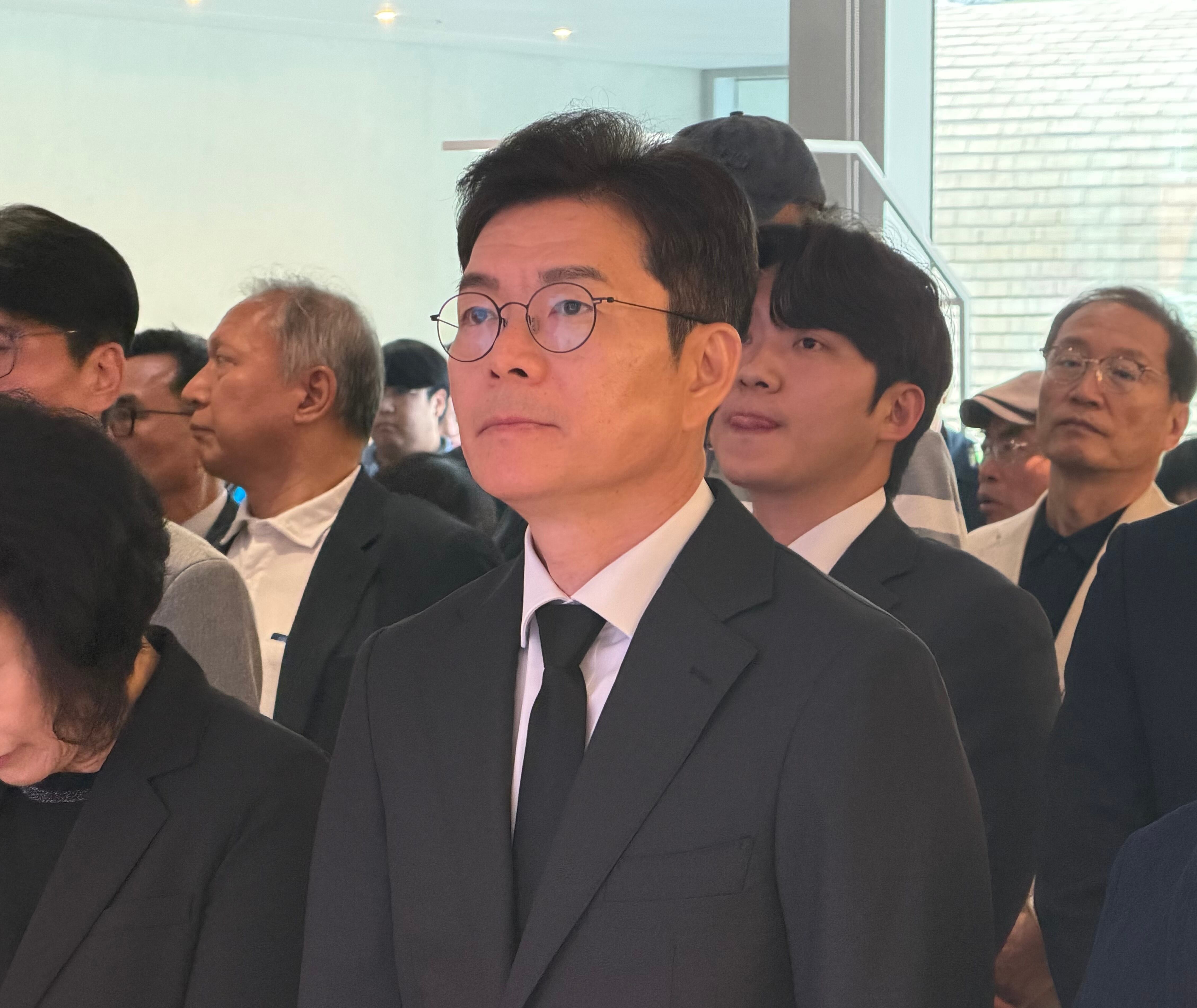 정원오 더불어민주당 서울시장 후보가 23일 서울 종로구 노무현시민센터에서 열린 '서거 17주기 추모식'에 참석했다./이건 기자