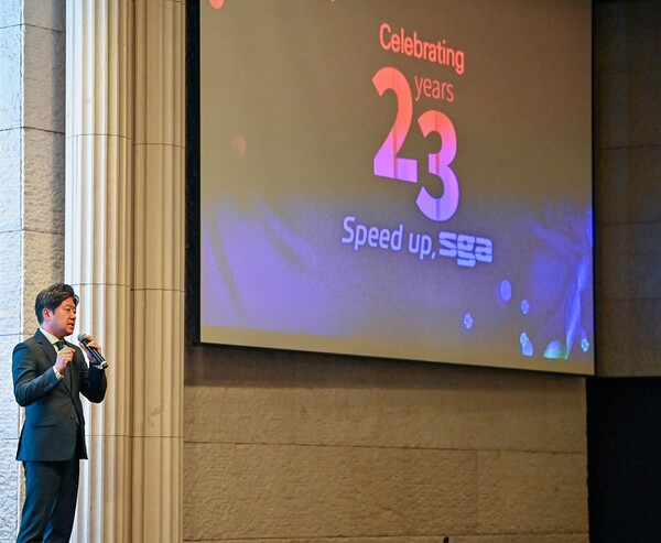 SGA그룹 부회장 최영철 SGA솔루션즈 대표가 창립 23주년을 맞아 ‘Security for AI’ 비전을 선포하고 있다. / SGA그룹