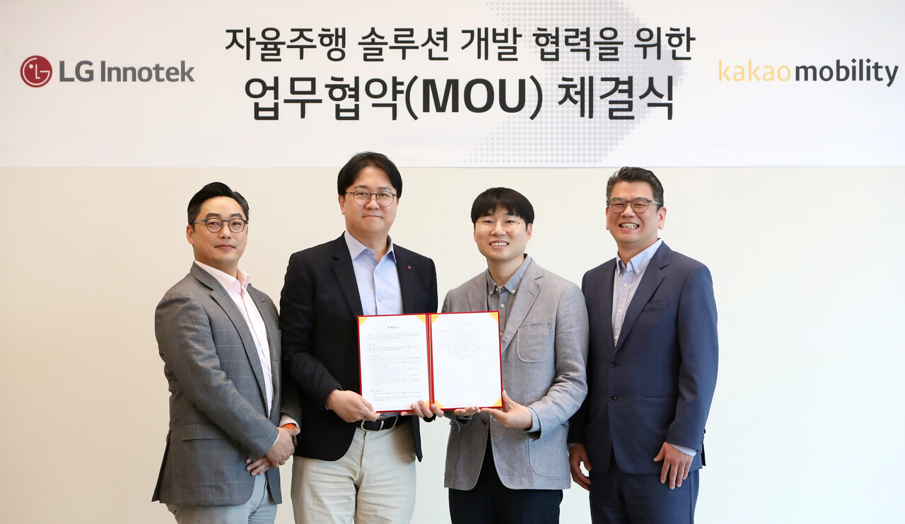 (왼쪽부터) 민죤 LG이노텍 CTO, 오세진 CSO, 김진규 카카오모빌리티 피지컬AI 부사장, 안규진 사업부문총괄 부사장. / 카카오모빌리티