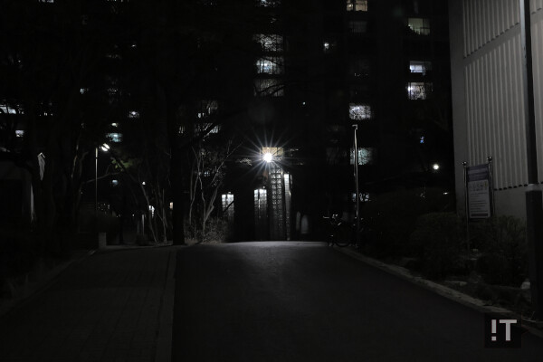 실외 사진 샘플(39mm, f/16, 1/20s, ISO 12800) / 권용만 기자