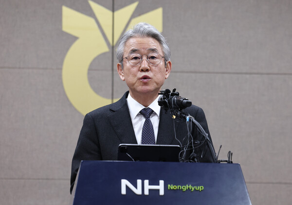강호동 농협중앙회장이 지난 1월 13일 오전 서울 중구 농협중앙회 본관에서 농림축산식품부가 지난 8일 발표한 농협중앙회에 대한 특별감사 중간 결과와 관련해 대국민 사과문을 발표하고 있다..뉴스1