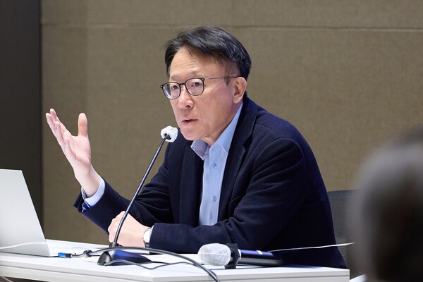 신성환 금융통화위원이 11일 오전 열린 기자간담회에서 모두발언을 하고 있다/한국은행