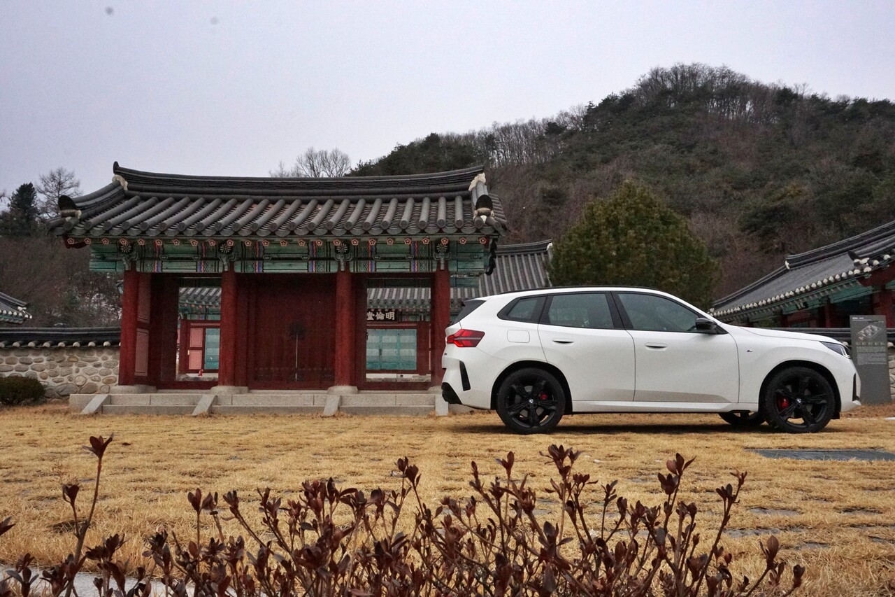 4세대 X3의 차체 크기는 길이 4755㎜, 너비 1920㎜, 높이 1660㎜다. 이전 세대보다 길이는 65㎜, 너비는 30㎜ 늘었다. 반면 높이는 15㎜ 낮아져 한층 역동적인 인상을 준다. 휠베이스는 2865㎜다. / 허인학 기자