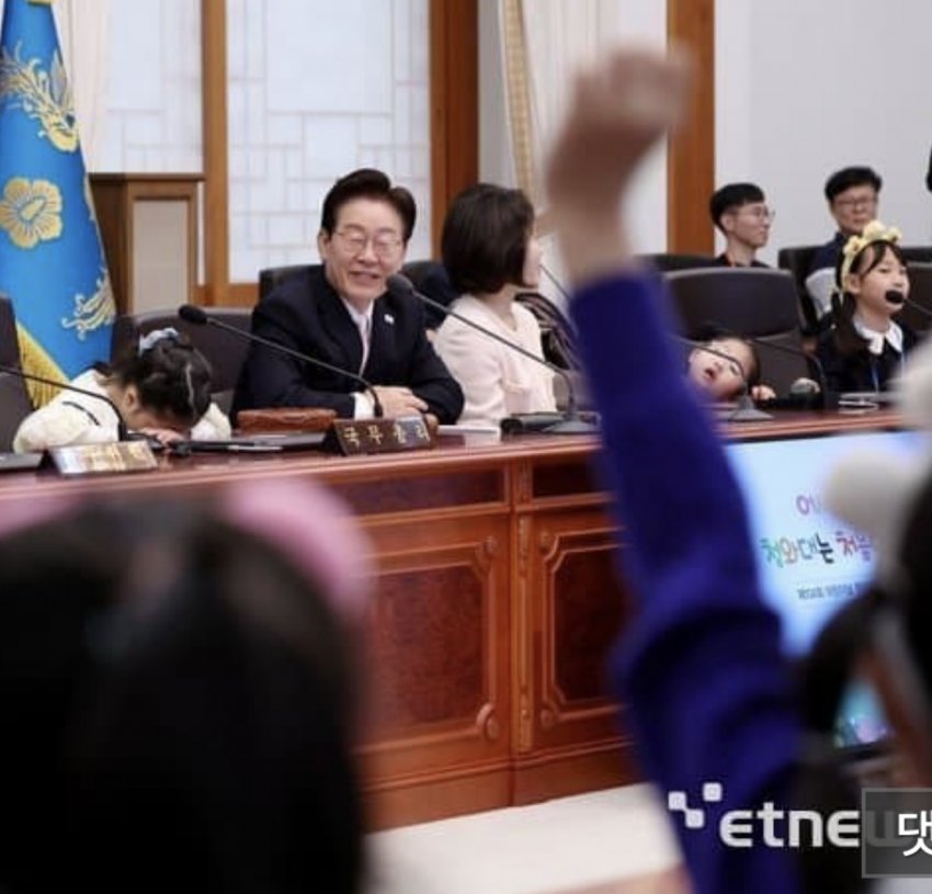 1ebec223e0dc2bae61abe9e74683726d31d4a3cbee768ba690ab6137f7ad9a2ee9a799d1fb0424a882ccb9470fadf90dc7cf01b614b687bcc005cd