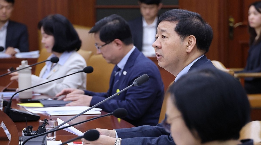 구윤철 경제부총리 겸 재정경제부 장관이 22일 서울 종로구 정부서울청사에서 열린 비상경제본부 회의 겸 경제장관ㆍ국가창업시대전략회의 및 부동산관계장관회의에서 발언하고 있다. (사진=연합뉴스)