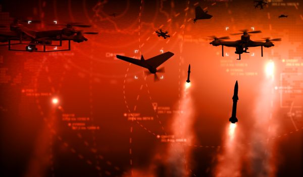 데이비드 페트레이어스 전 CIA 국장은 향후 전장의 핵심이 무인·자율체계로 이동할 것이라고 전망했다. [사진: 셔터스톡]