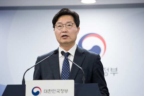 구혁채 과학기술정보통신부 기획조정실장이  '2025년 업무계획' 사전 브리핑을 하고 있는 모습. [사진: 과기정통부] 