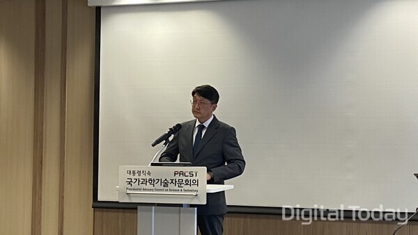 8일 브리핑하는 최우혁 과기정통부 정보보호네트워크정책실장. [사진: 디지털투데이 손슬기 기자]