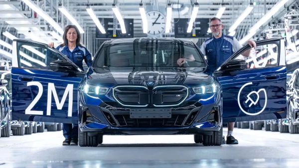 BMW가 전기차 누적 생산 200만대를 돌파했다. [사진: BMW]