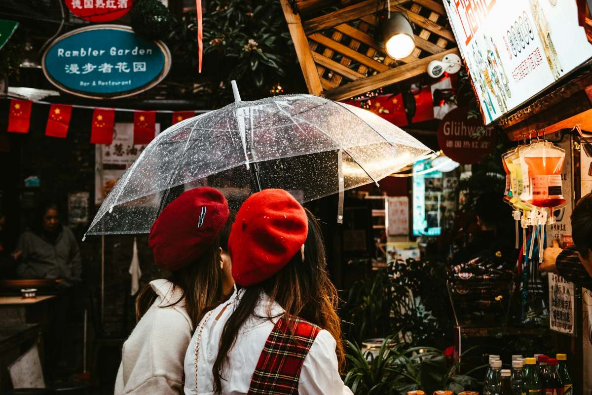 쇼핑 필수 코스 티엔즈팡 / 사진=unsplash@Max van den Oetelaa