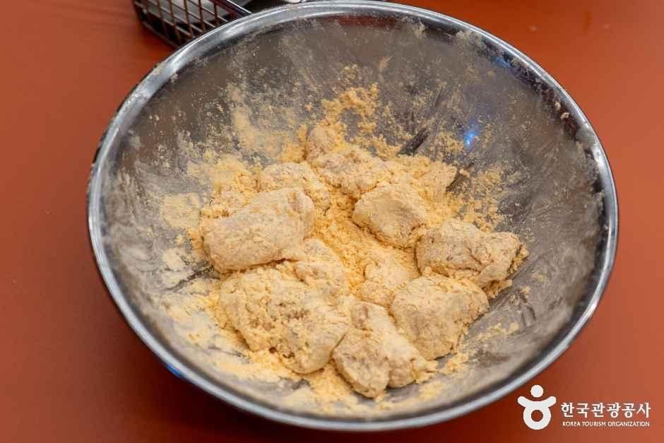 치킨 체험 프로그램 / 사진=한국관광콘텐츠랩