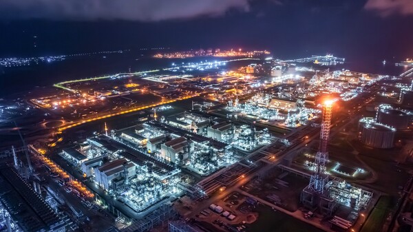 대우건설이 국내 건설사 최초로 원청사 지위로 EPC 수행 중인 나이지리아 LNG T7 야경
